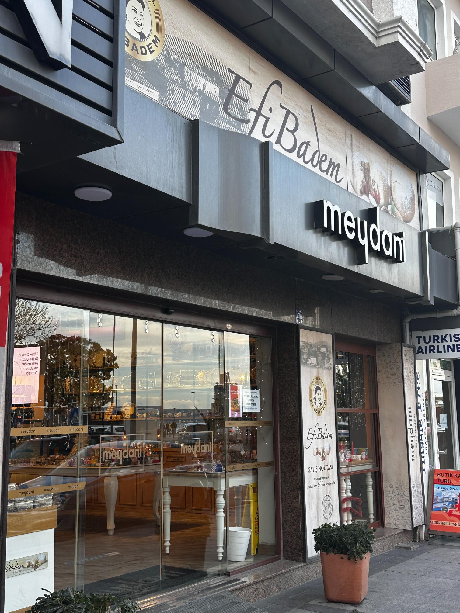 Gökçeada Efibadem Kurabiyesi Meydani Pastanesi